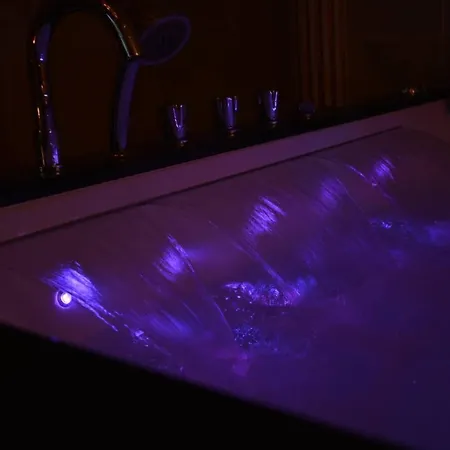 Le Petit Versailles * ורנו