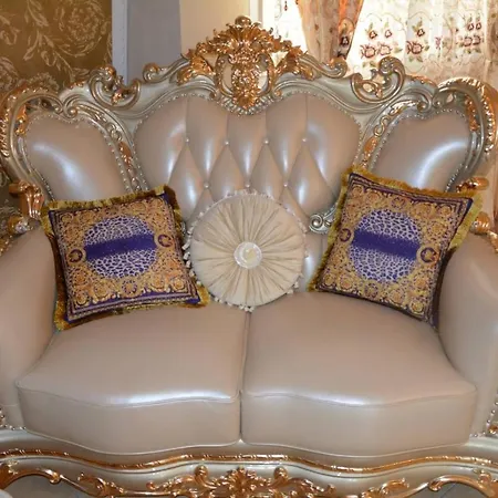 Le Petit Versailles -