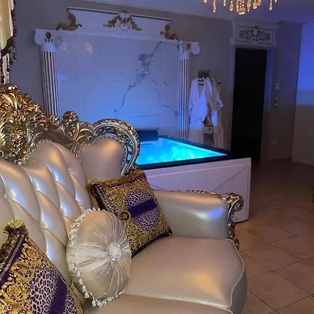 아파트 Le Petit Versailles *