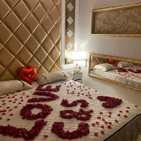 דירה Le Petit Versailles