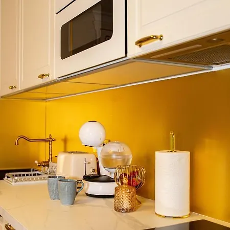 Le Petit Versailles * ורנו